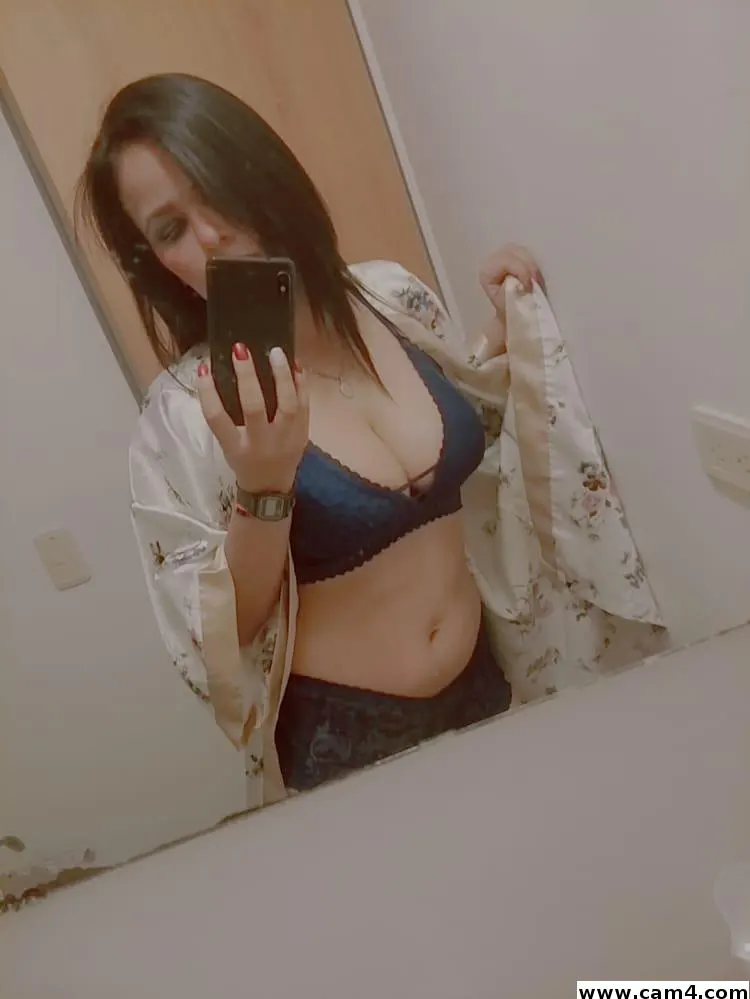 shantaal_hot image 0